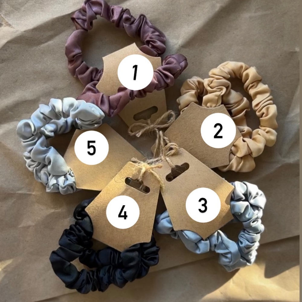 🤩 any two items for $9 🤩 2 pack silk scrunchies - Picture 7 of 7
